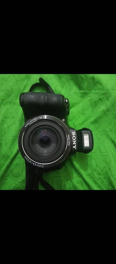 mint condition 10/10 fully working Canon cyber shot camera for sale