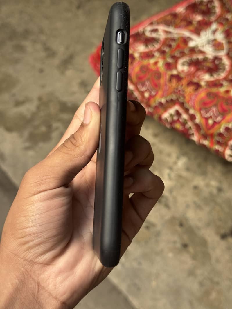 Apple iPhone 11 7