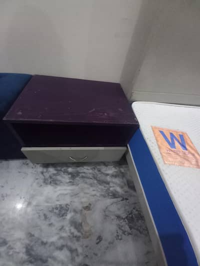 Queen sized Bed with 2 Side Tables (woodhive brand]