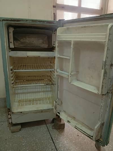 SMALL SIZE FRIDGE