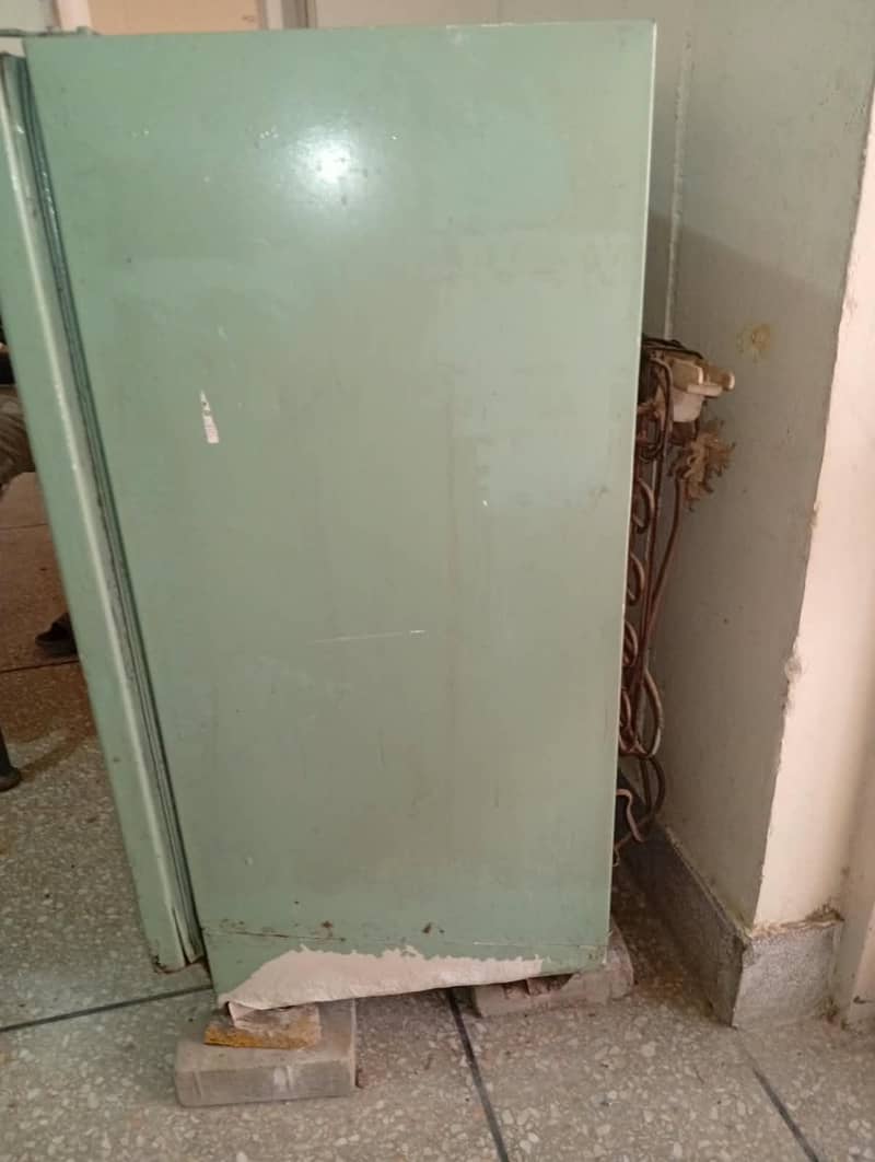 SMALL SIZE FRIDGE 1