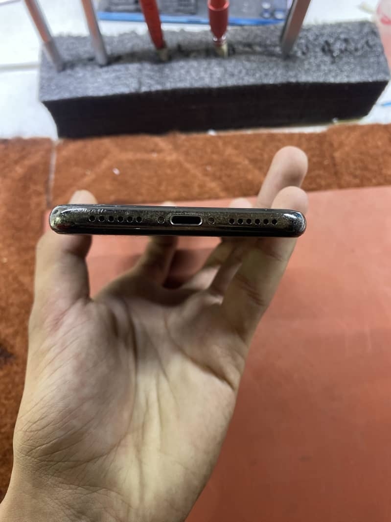 Apple iPhone X 5