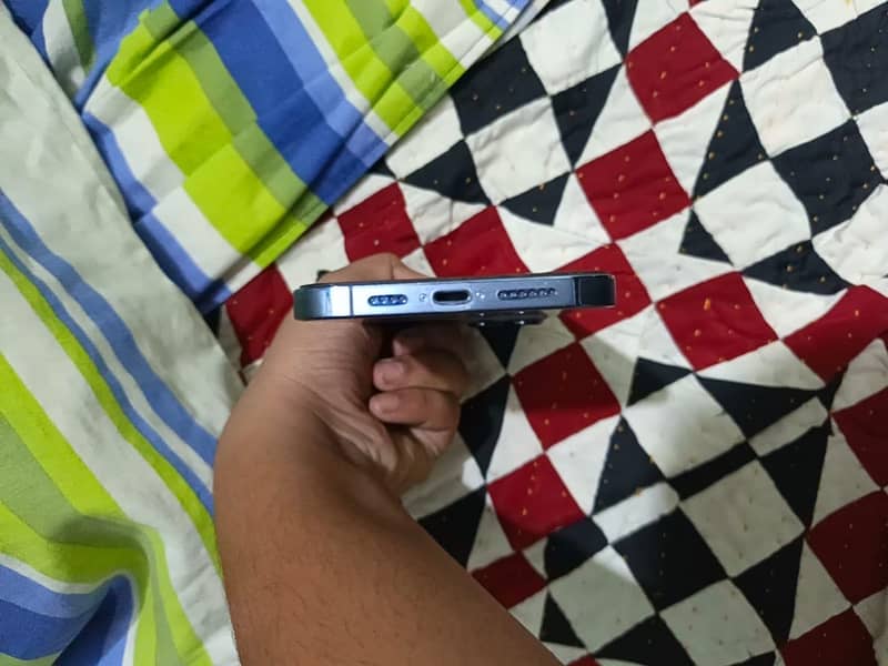 Apple iPhone 13 Pro Max 2