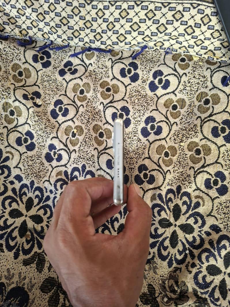 Tecno CAMON 40 Pro 4