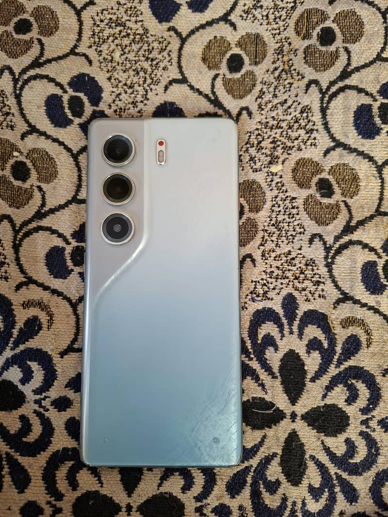 Tecno CAMON 40 Pro 6