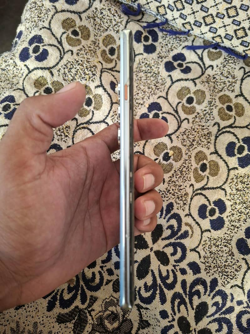Tecno CAMON 40 Pro 7