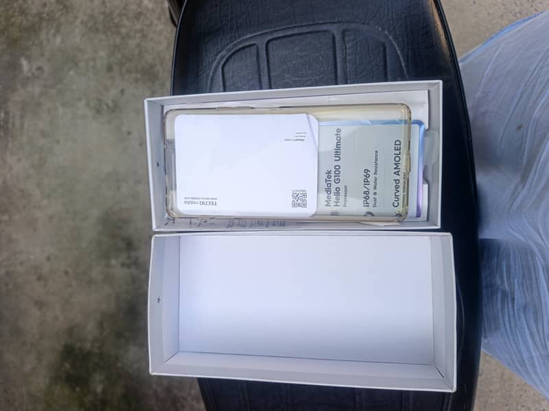 Tecno CAMON 40 Pro 9