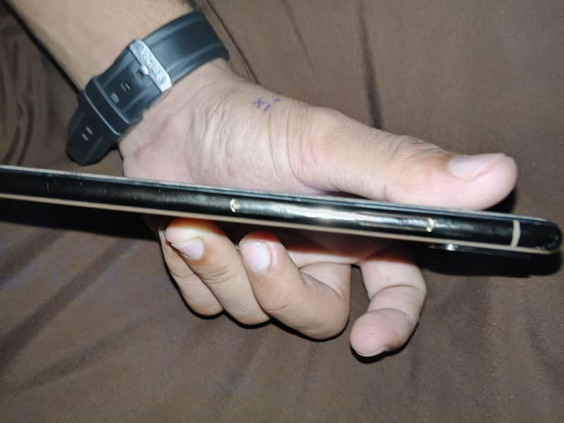 Apple iPhone XS Max 1