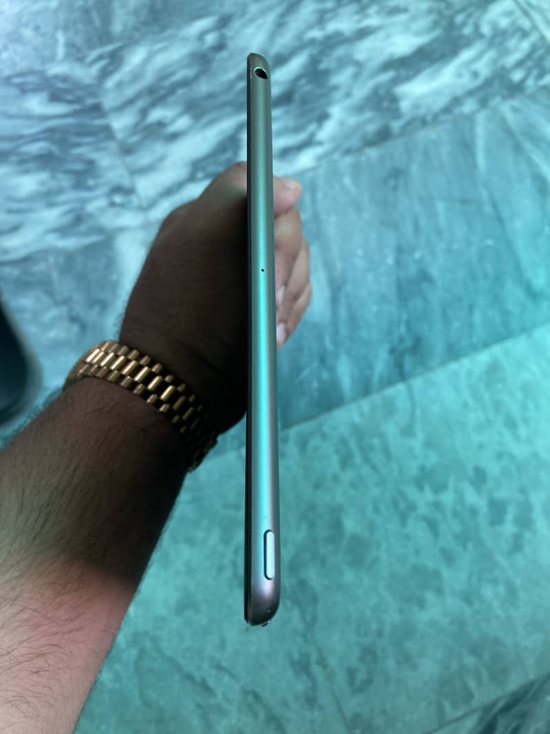 IPad 9th Generation 64 GB 4