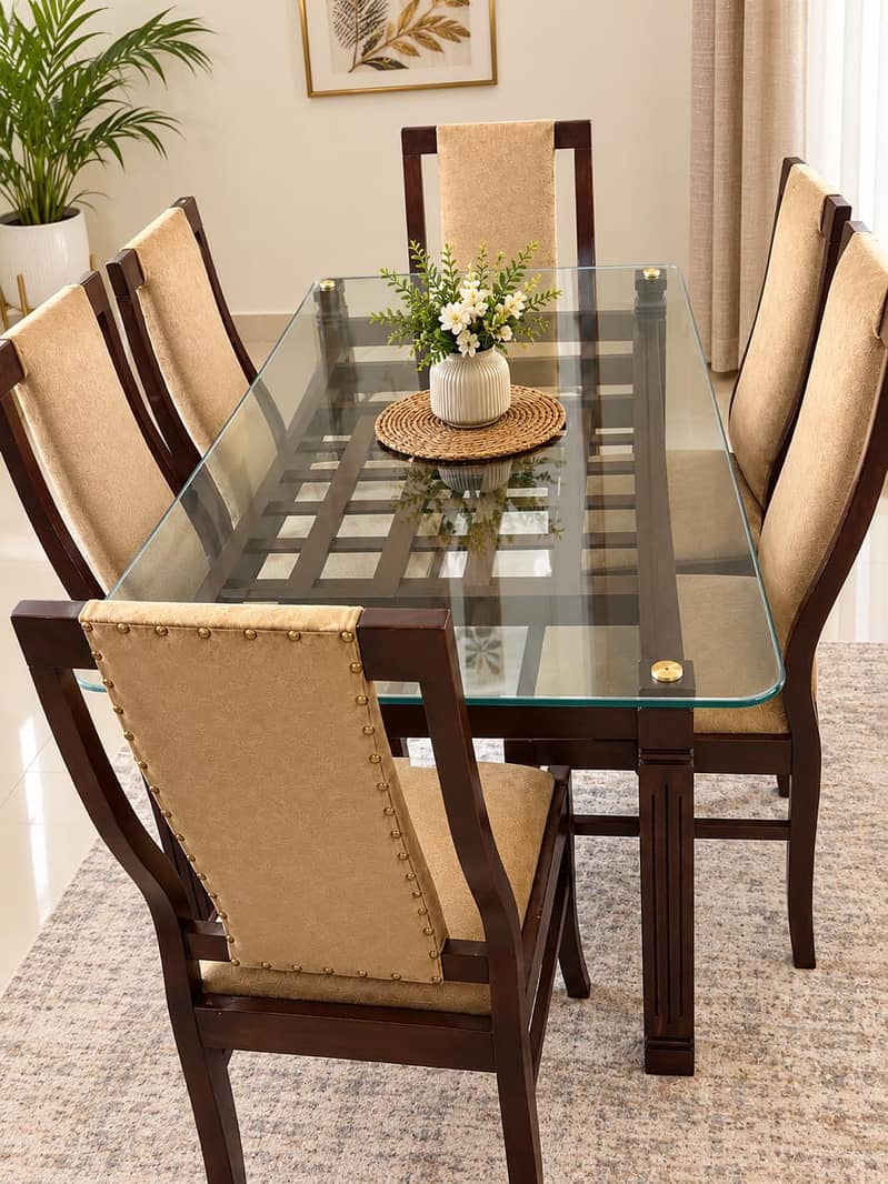 Dining table 0