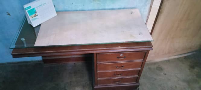 Premium Wooden Executive Desk / Study Table Condition 10/10/ Office