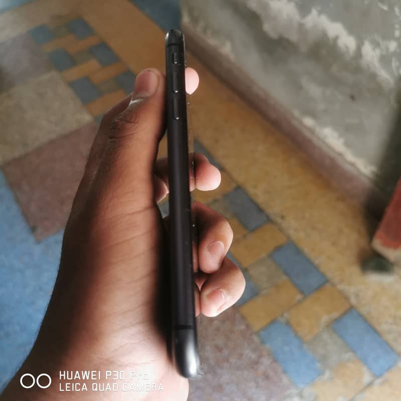 Apple iPhone 11 3