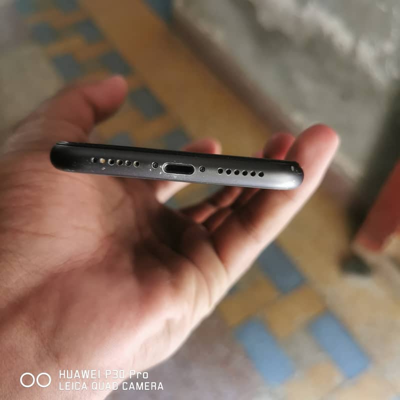 Apple iPhone 11 4