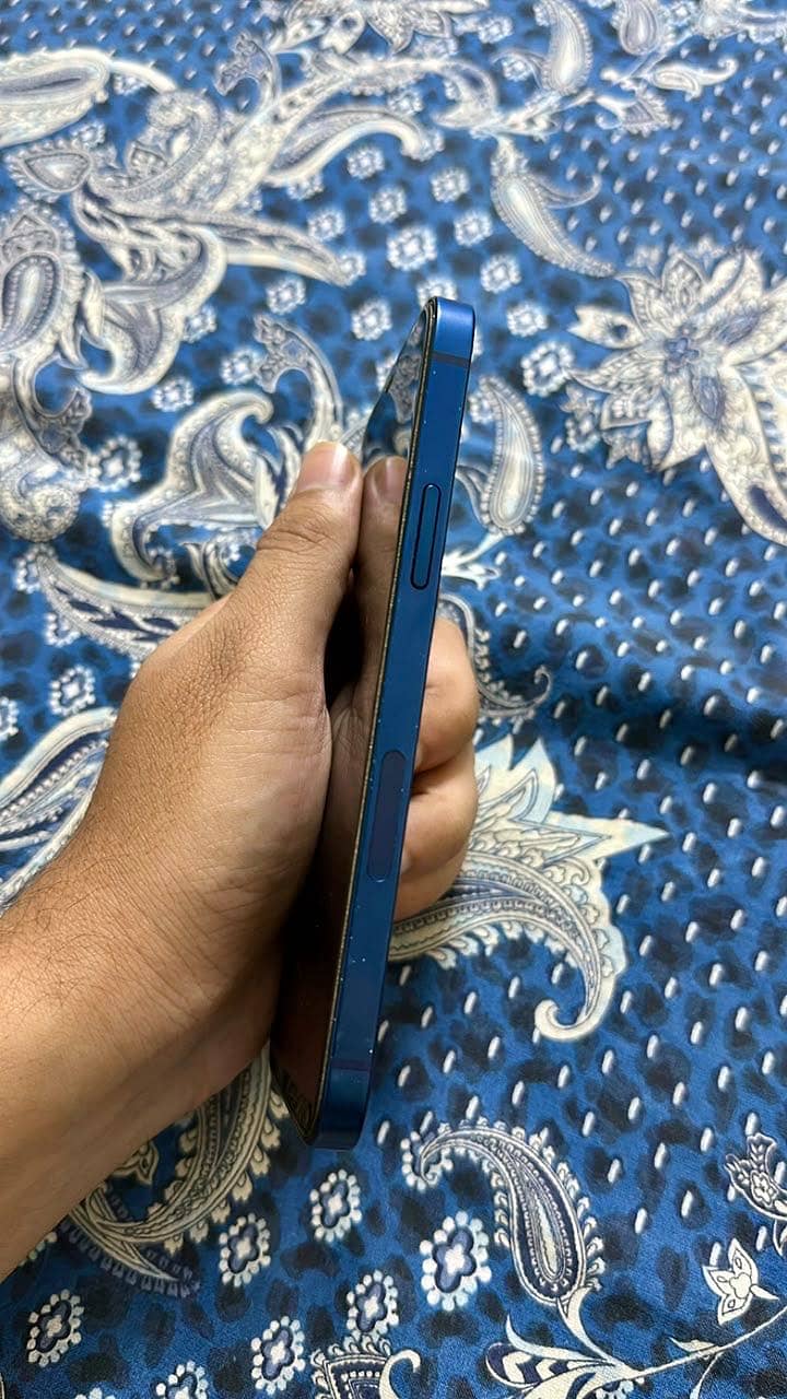 Apple iPhone 12 3