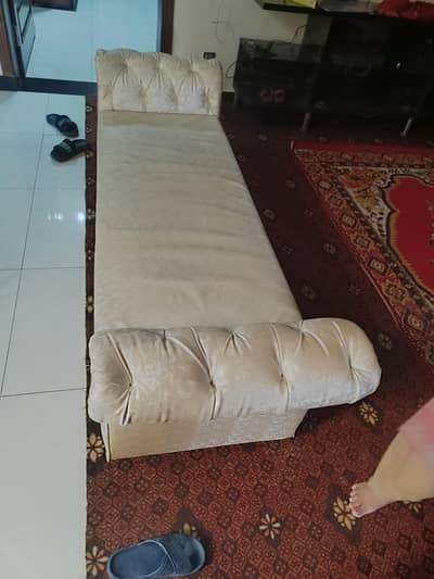 Elegant Beige Diwan Sofa Bench for Sale – Good Condition