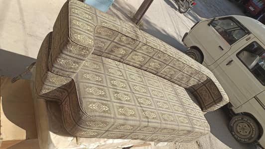Sofa Cumbed Molty foam in excellent Condition