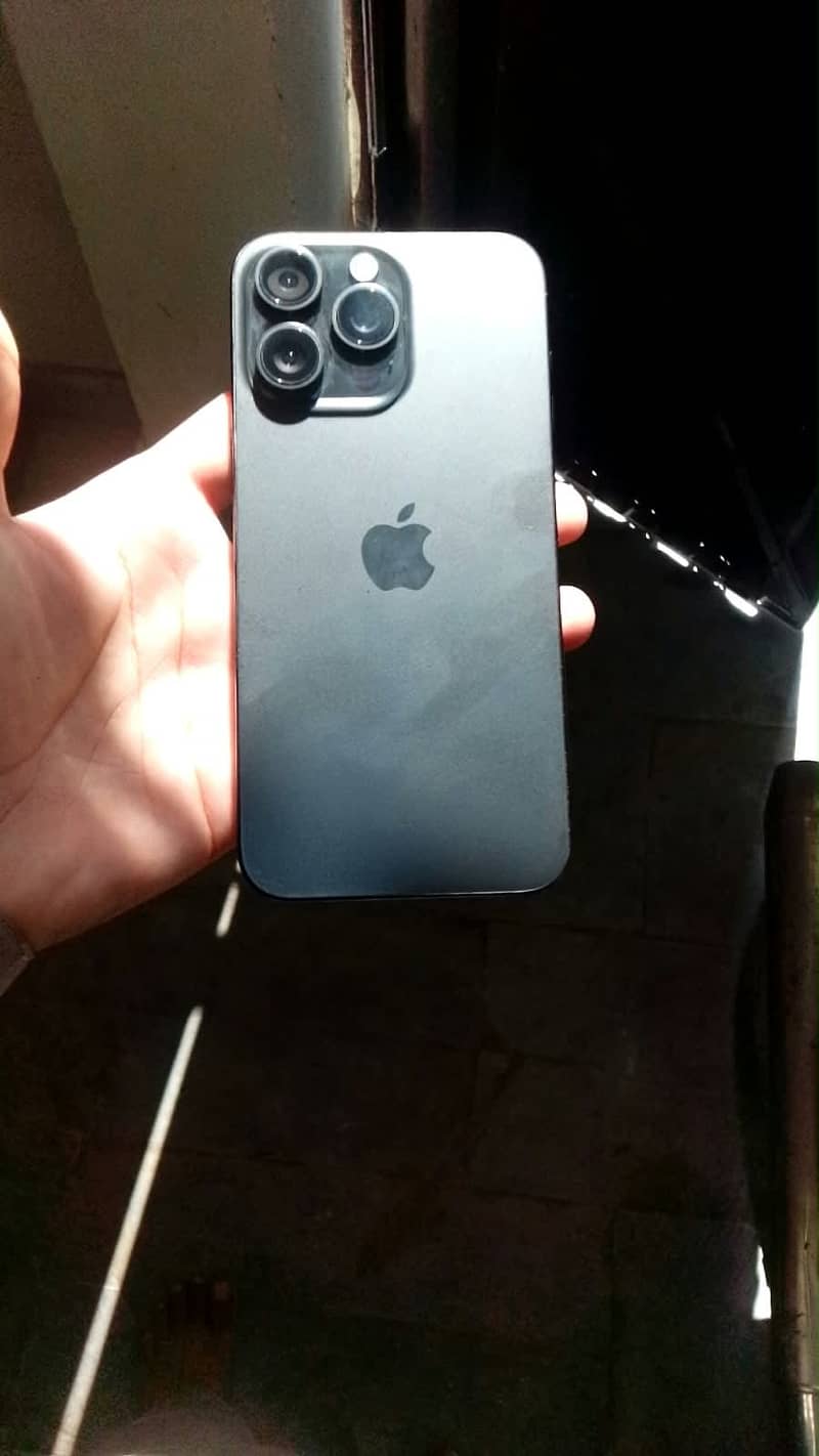 Apple iPhone 15 Pro Max 0