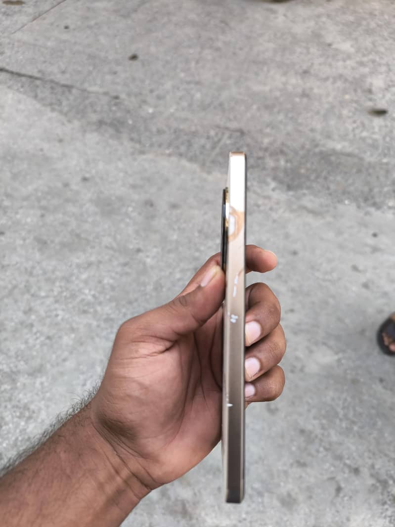 Realme 12 Plus 3