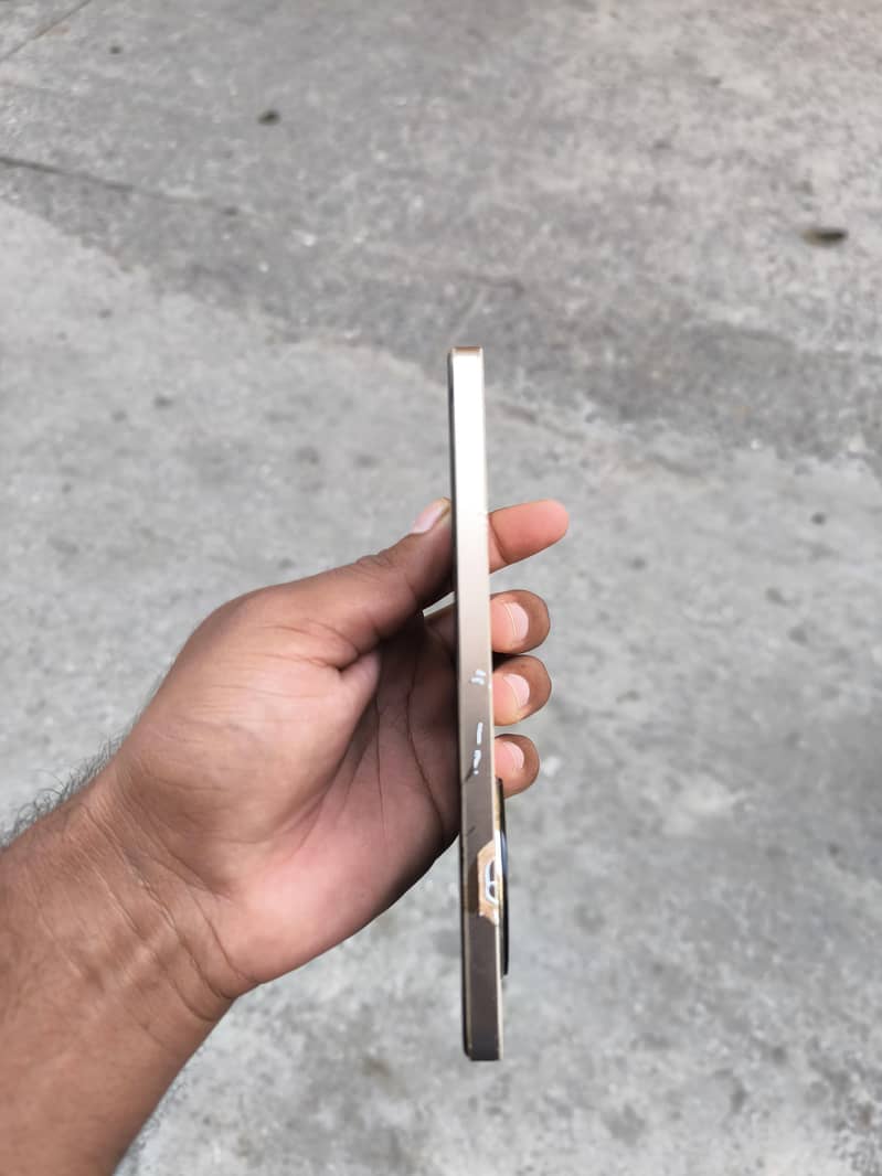 Realme 12 Plus 4