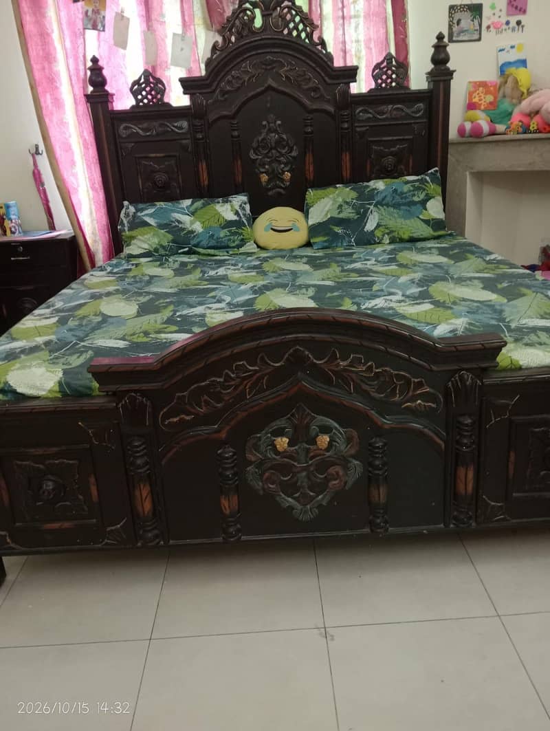 Double bed with side tables 3