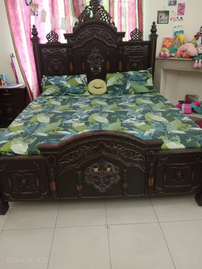 Double bed with side tables 4