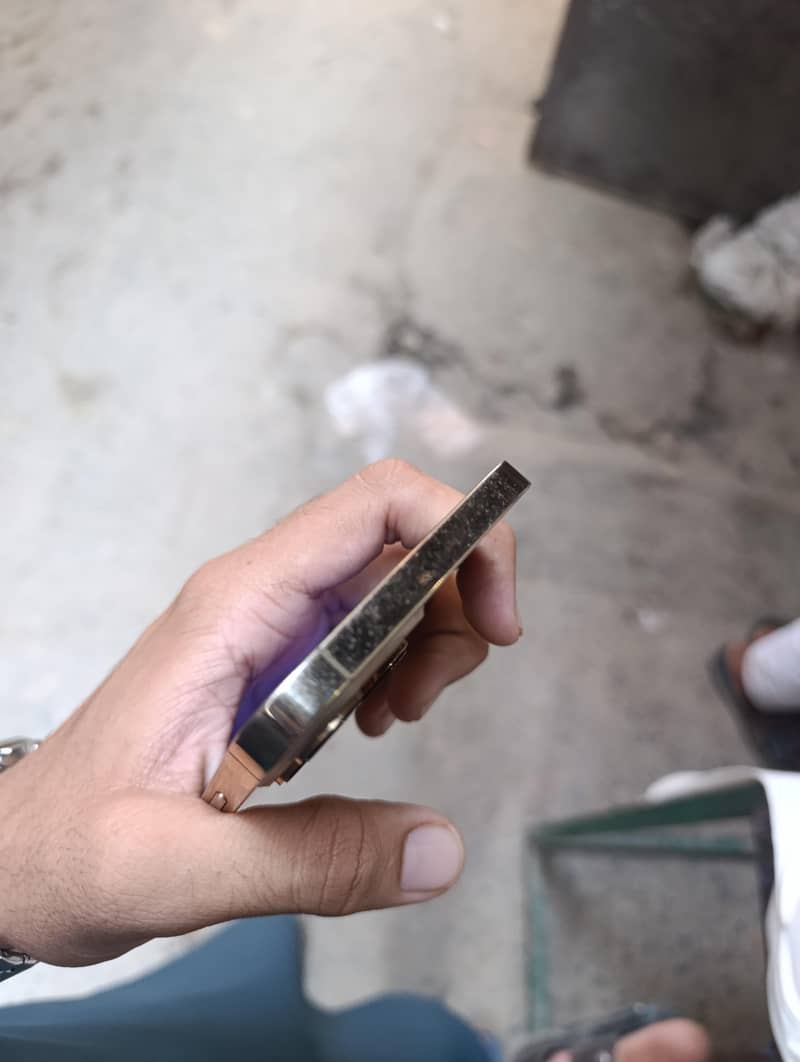 Apple iPhone 13 Pro Max 9