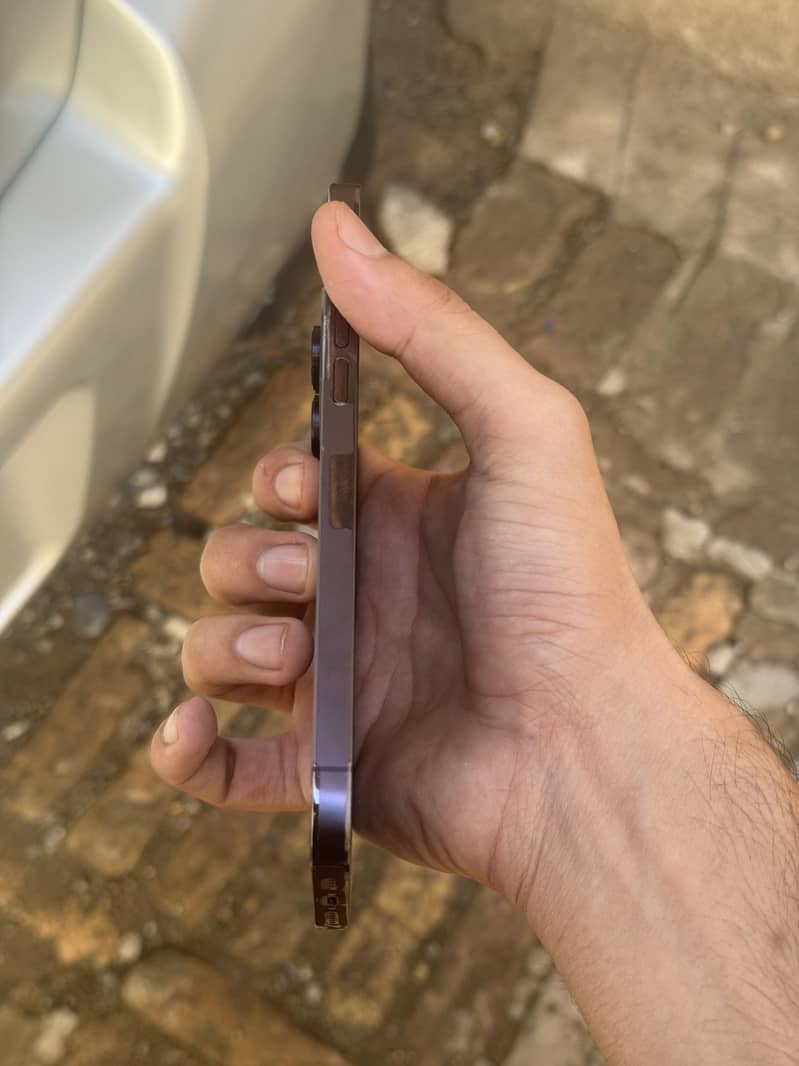 Apple iPhone 14 Pro Max 4