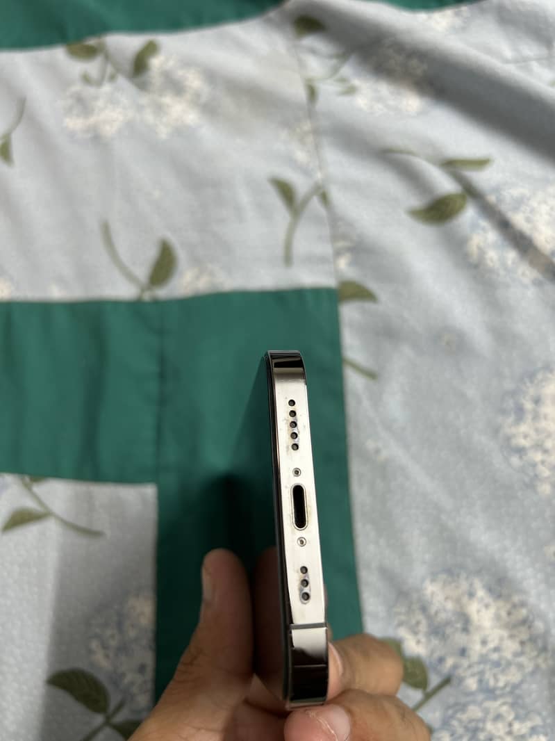 Apple iPhone 12 Pro 4