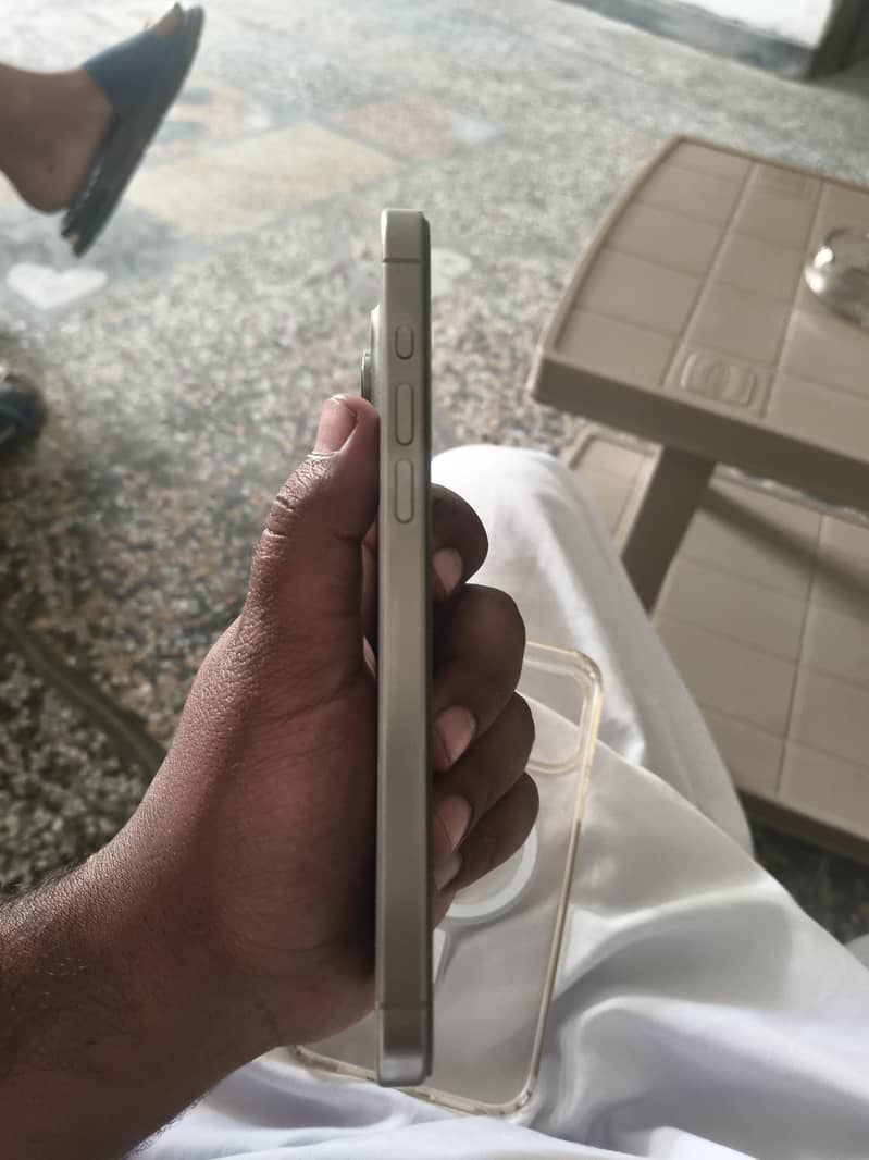 Apple iPhone 15 Pro Max 2