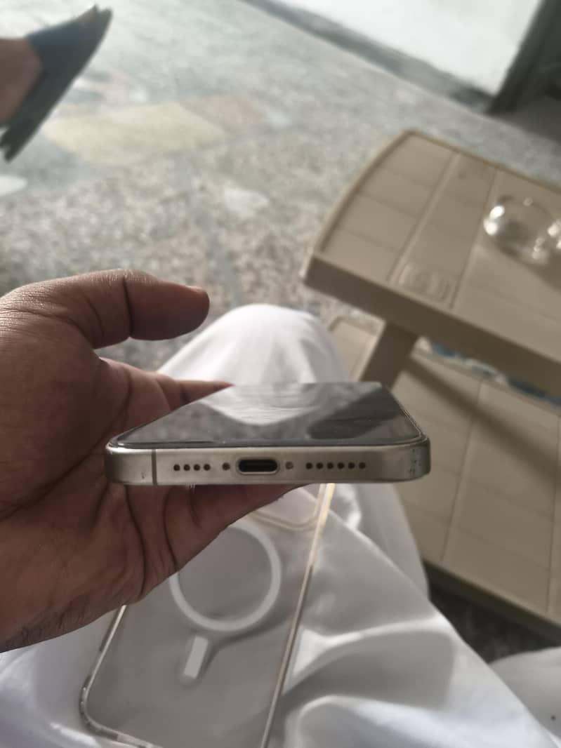 Apple iPhone 15 Pro Max 3