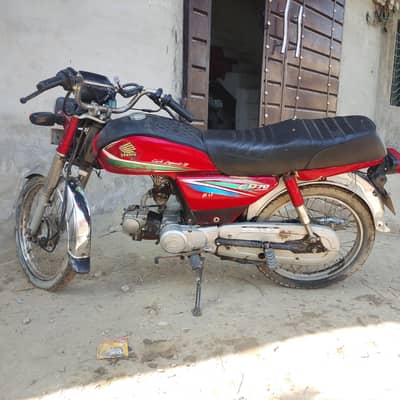 2015 model CD 70 for sale wattsapp number:03114497628