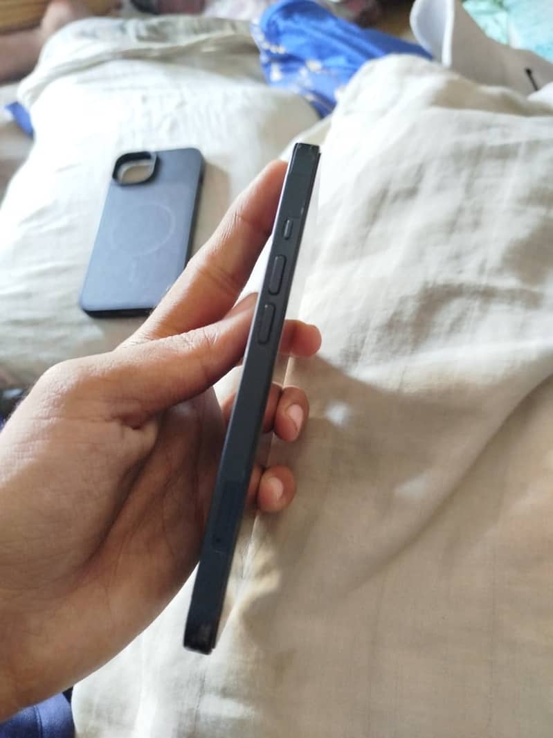 Apple iPhone 13 8