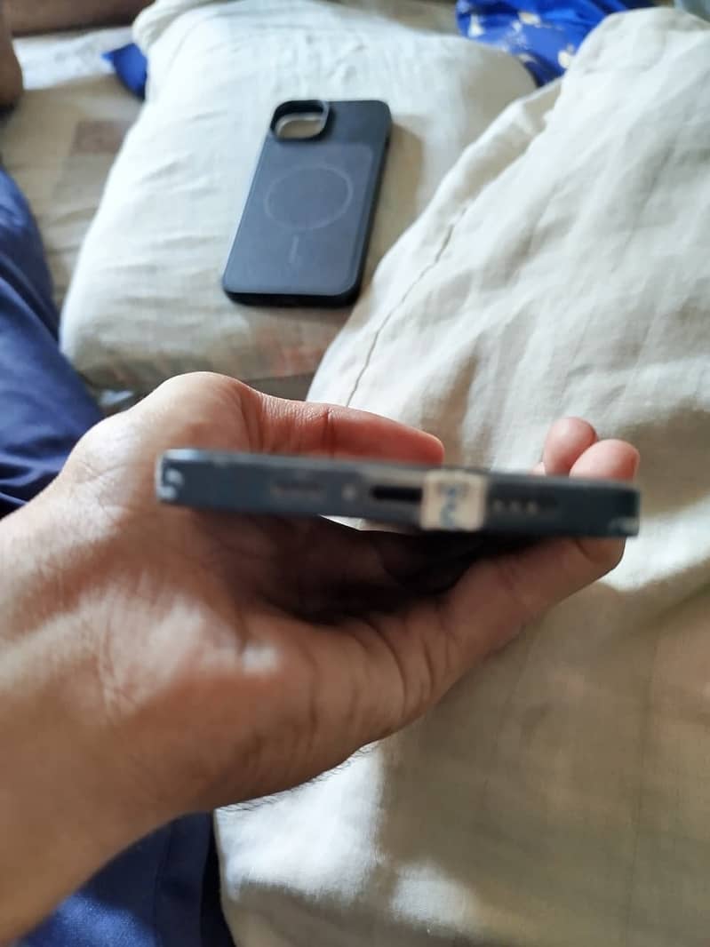 Apple iPhone 13 11