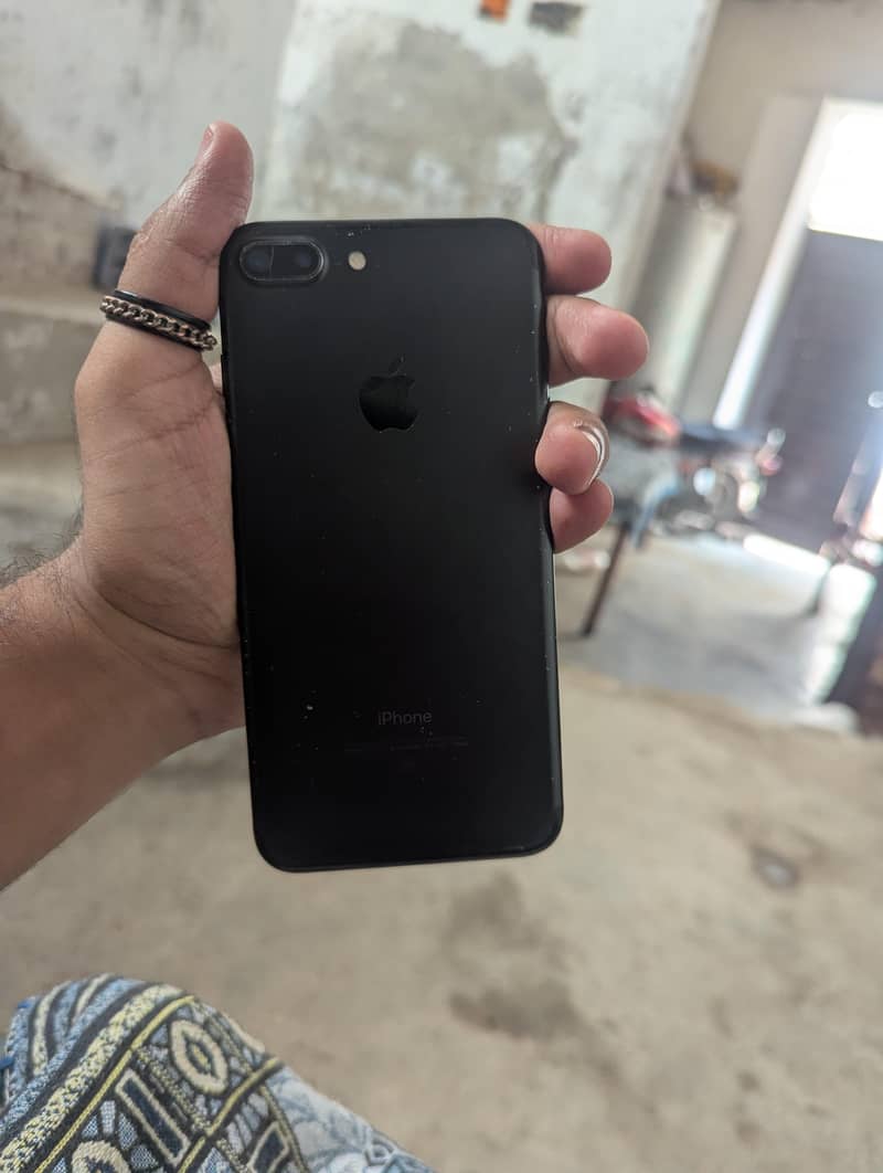 Apple iPhone 7 Plus 2