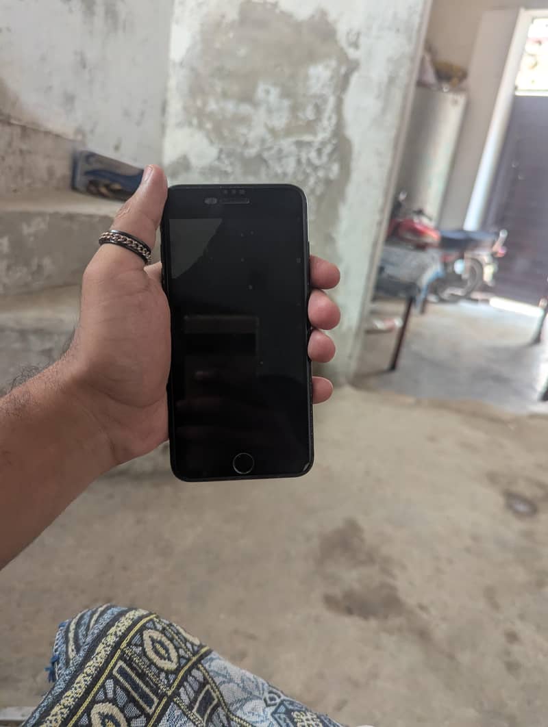 Apple iPhone 7 Plus 3