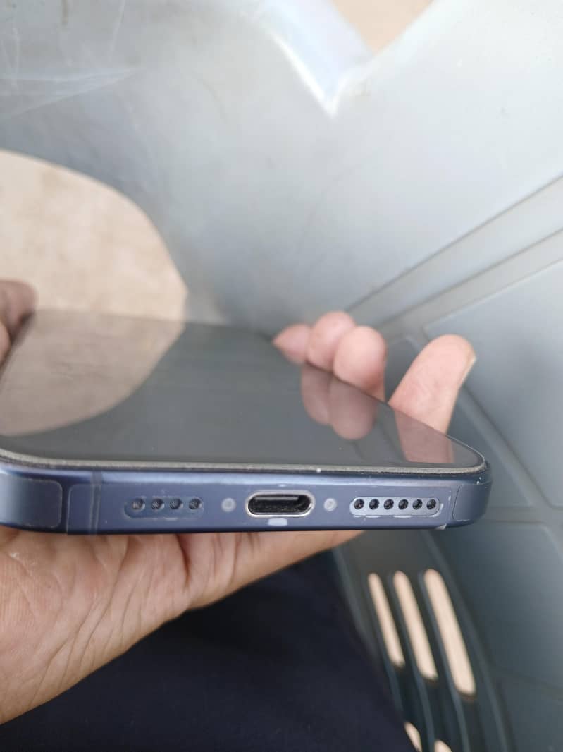 Apple iPhone 15 Pro Max 3