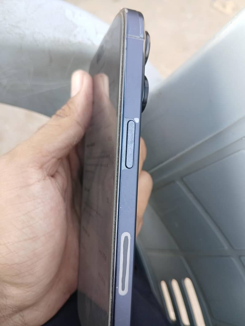Apple iPhone 15 Pro Max 6