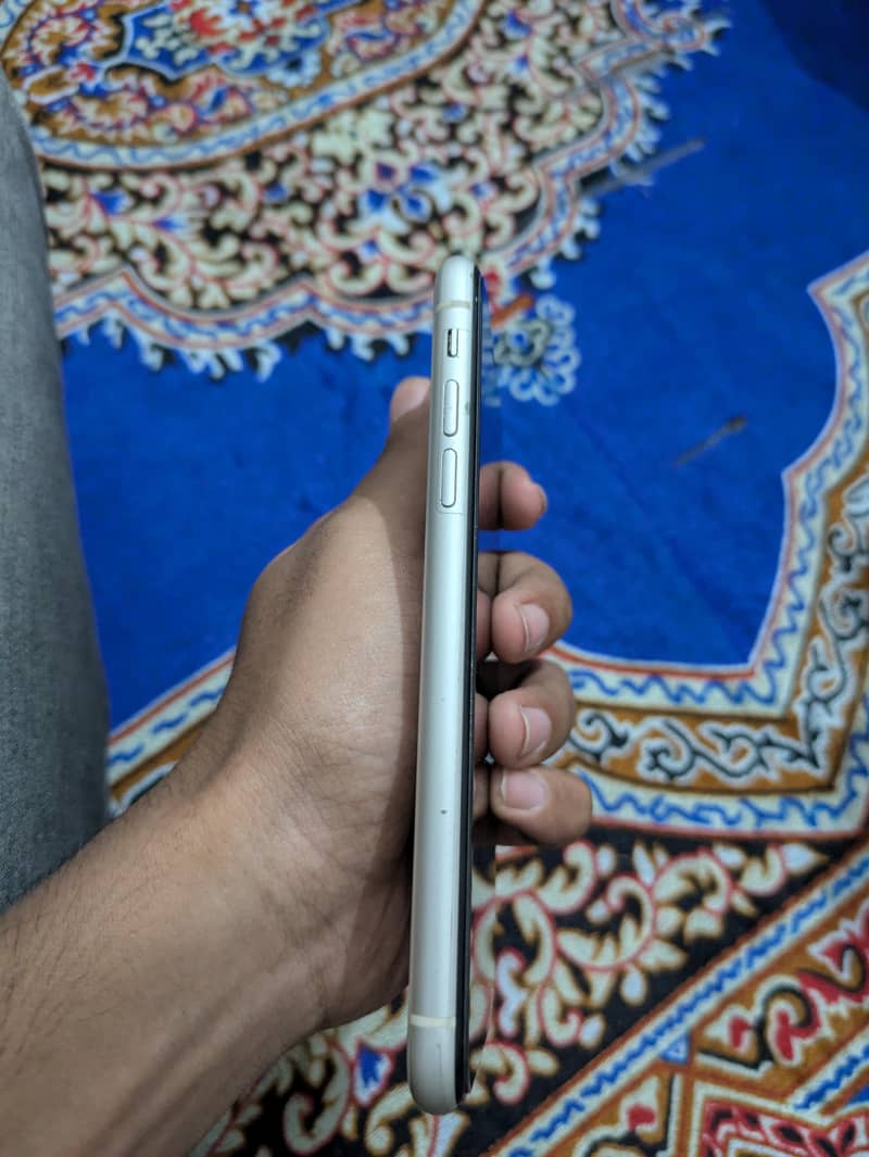Apple iPhone 11 3