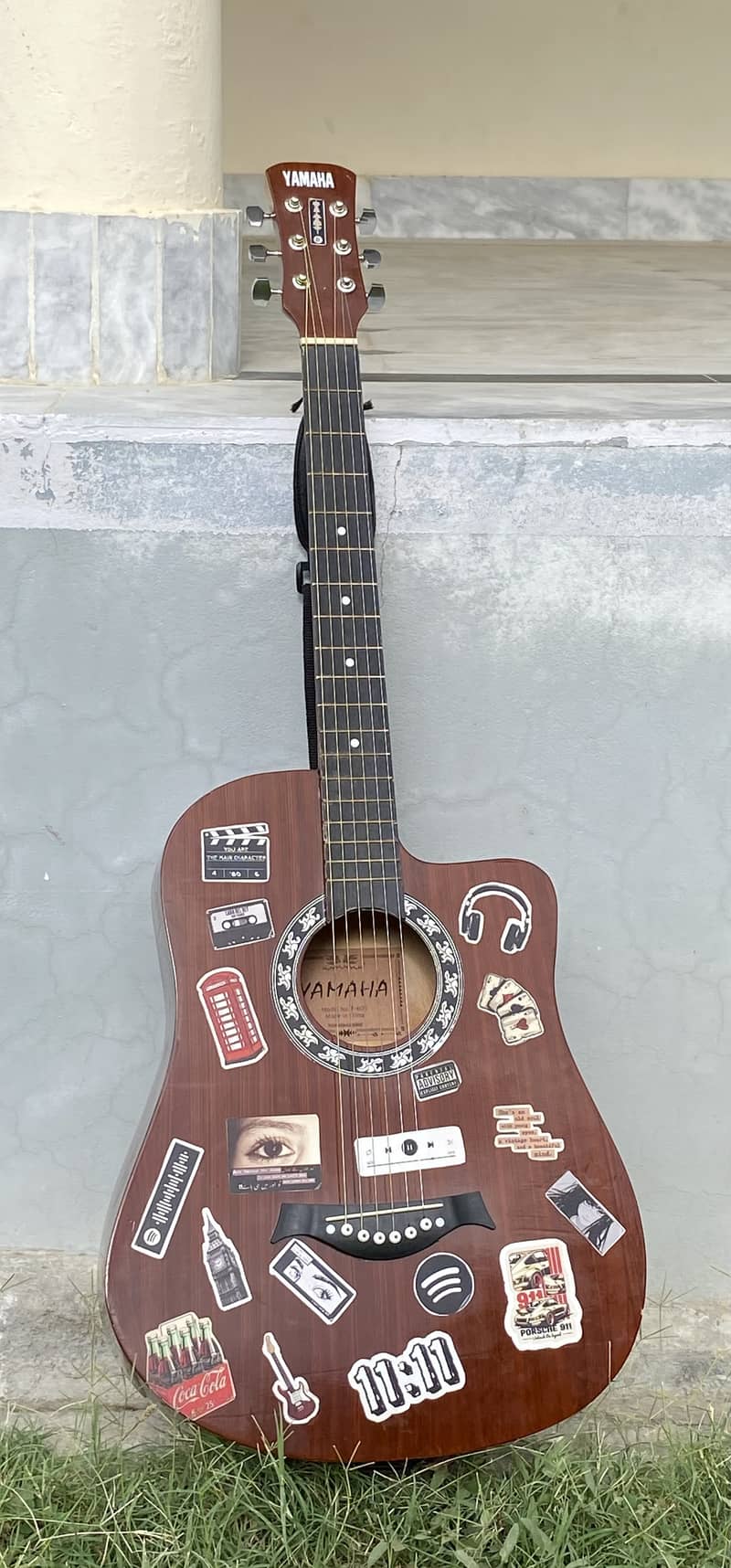 FULL SIZE GUITAR 1