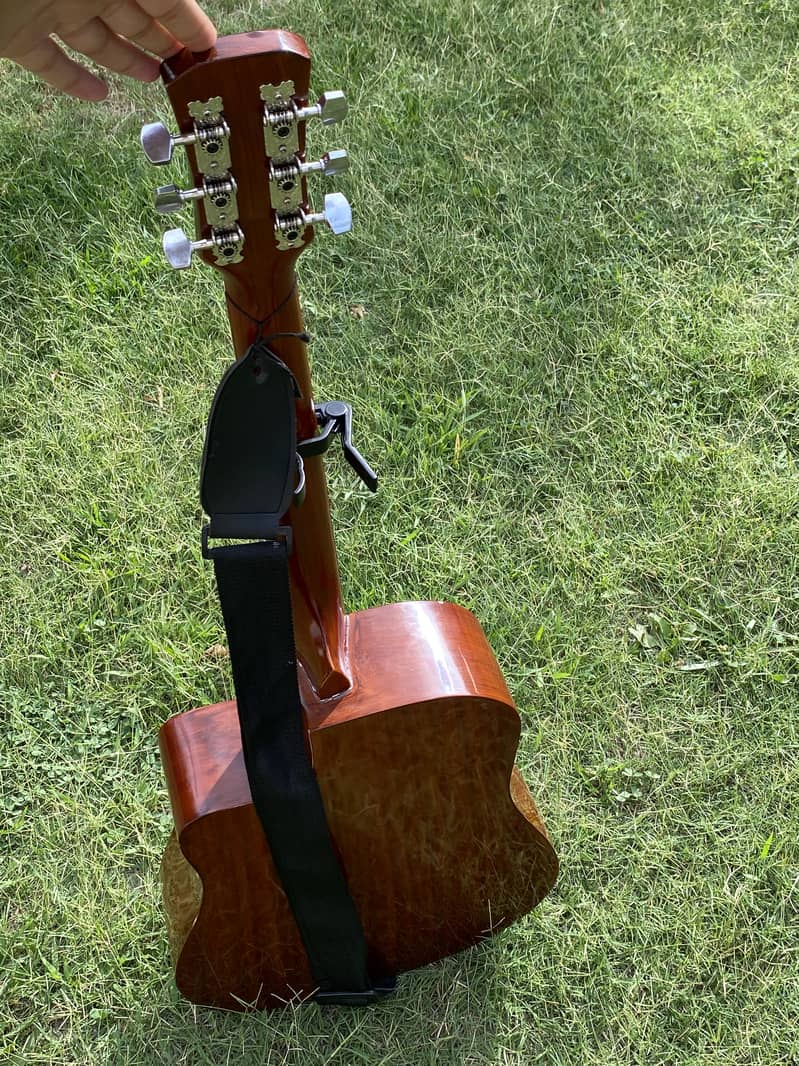 FULL SIZE GUITAR 6