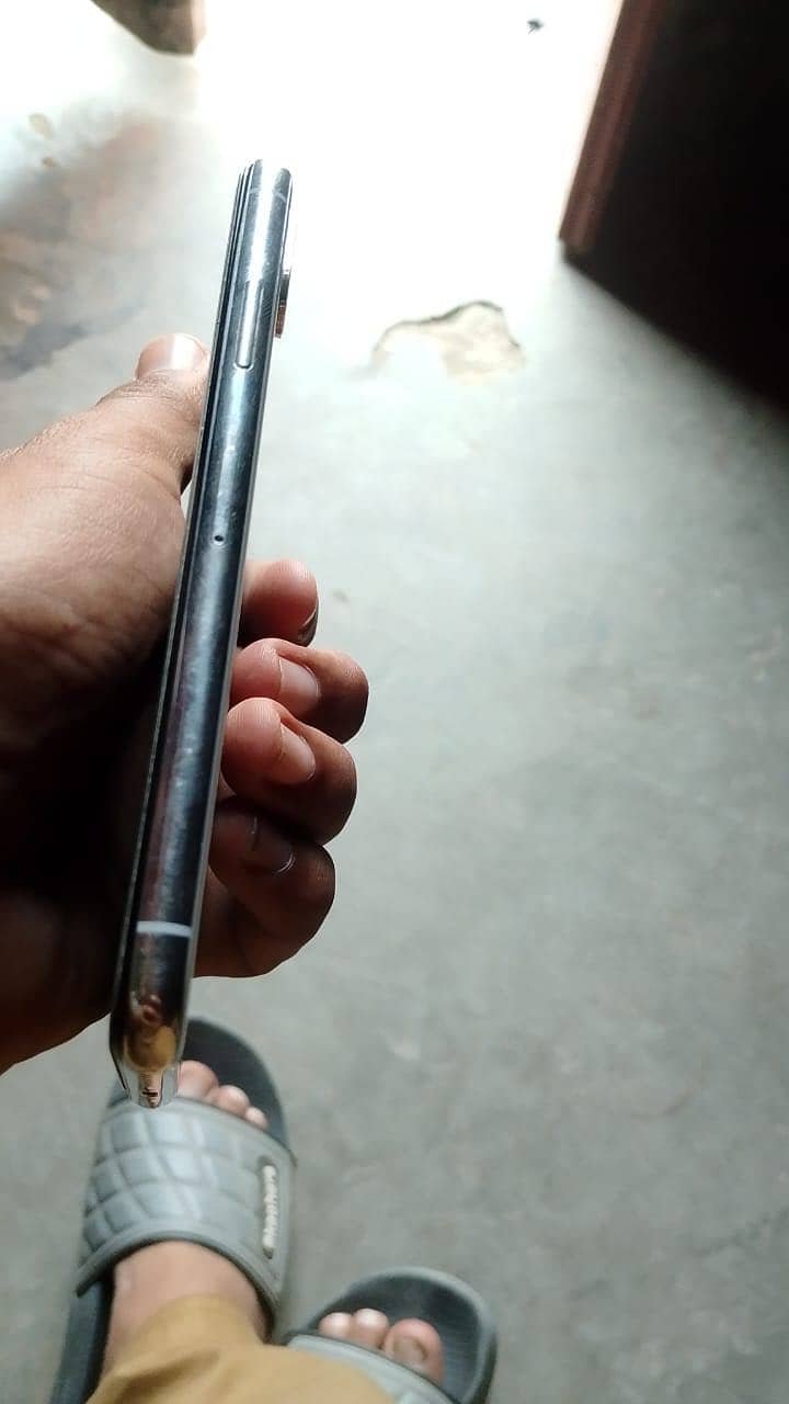 Apple iPhone X 3