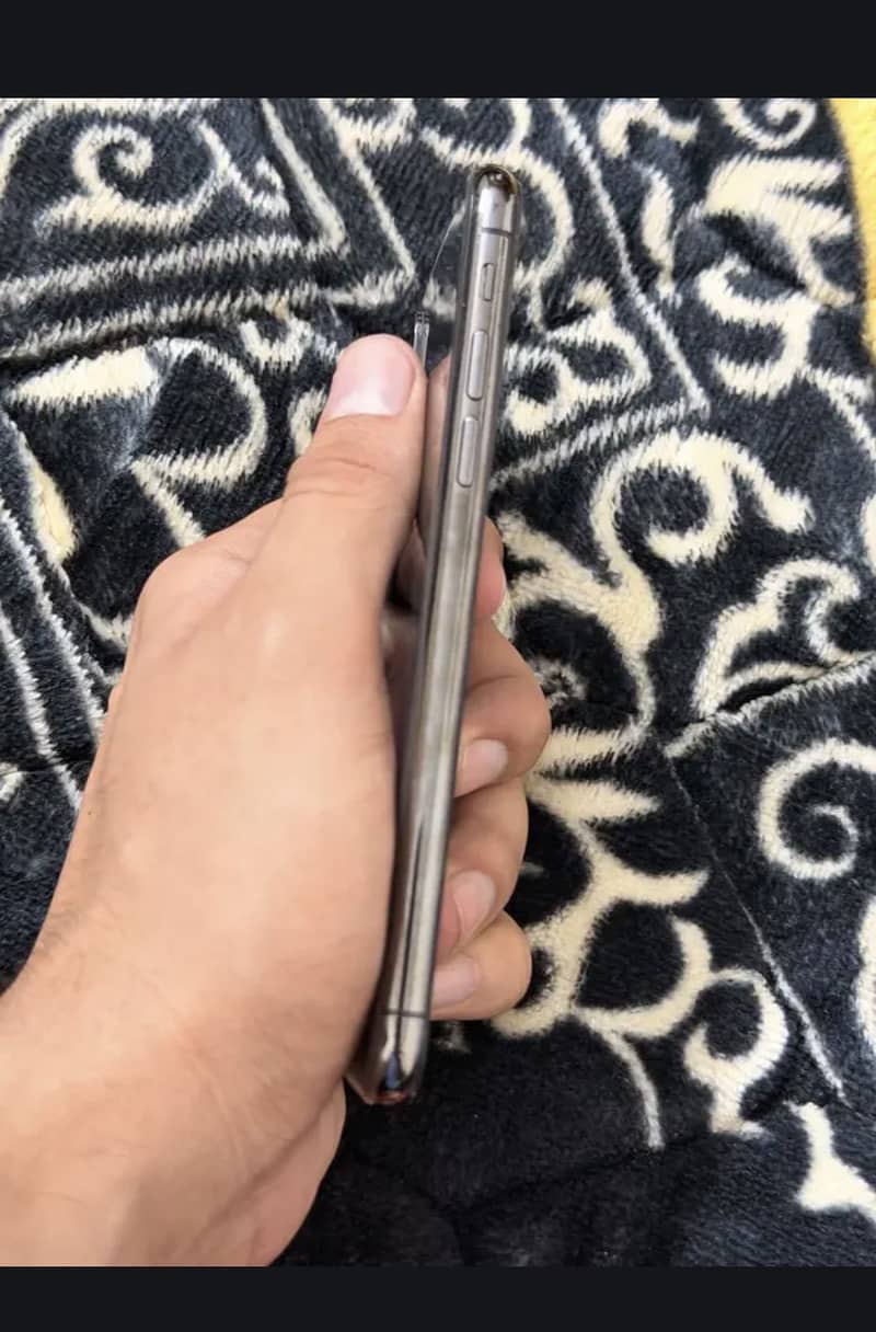 Apple iPhone X 3