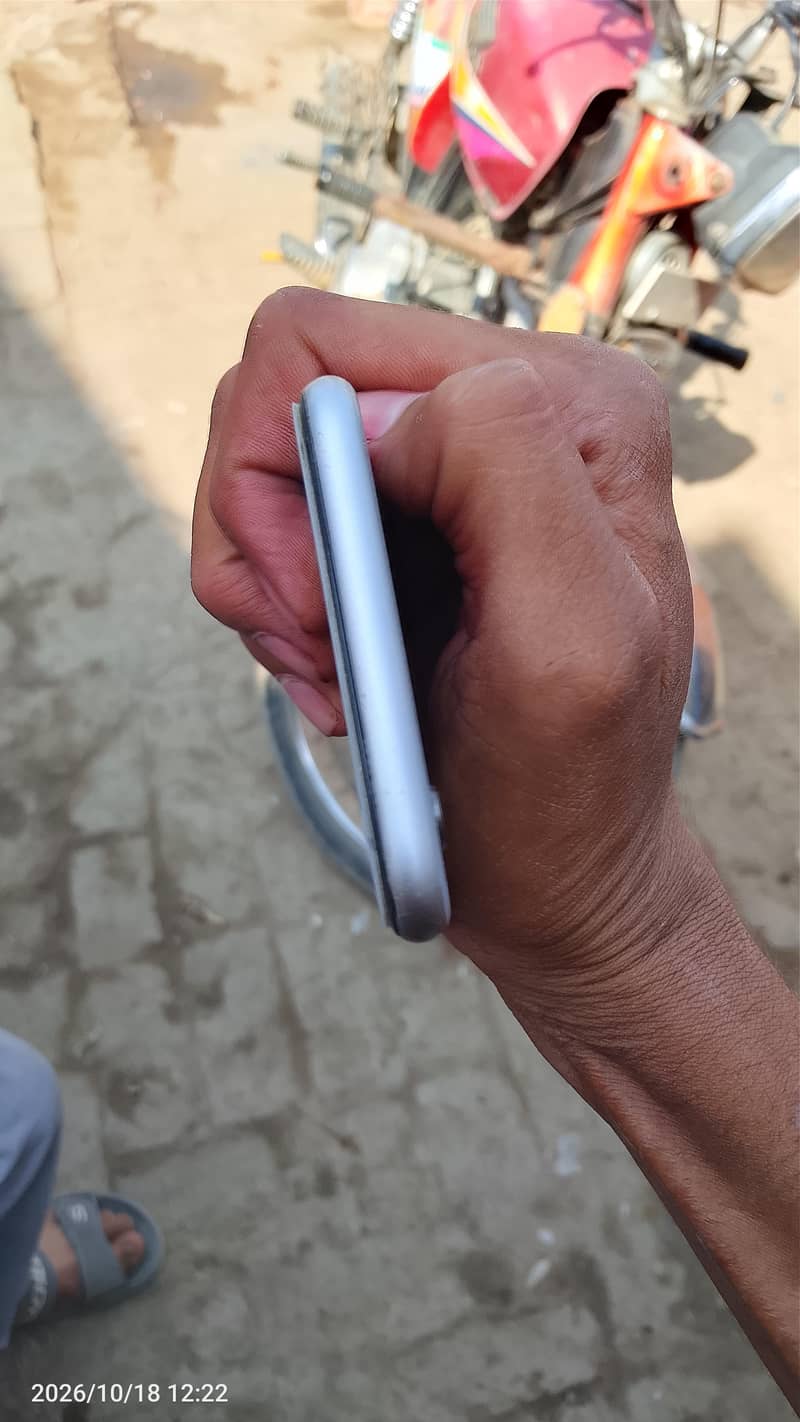 Apple iPhone 6S 3