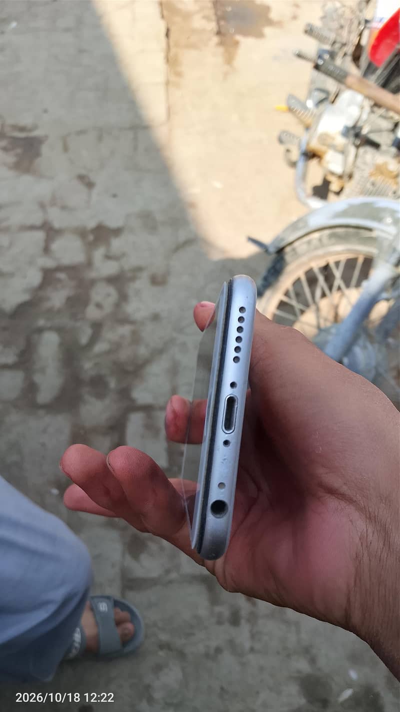 Apple iPhone 6S 4