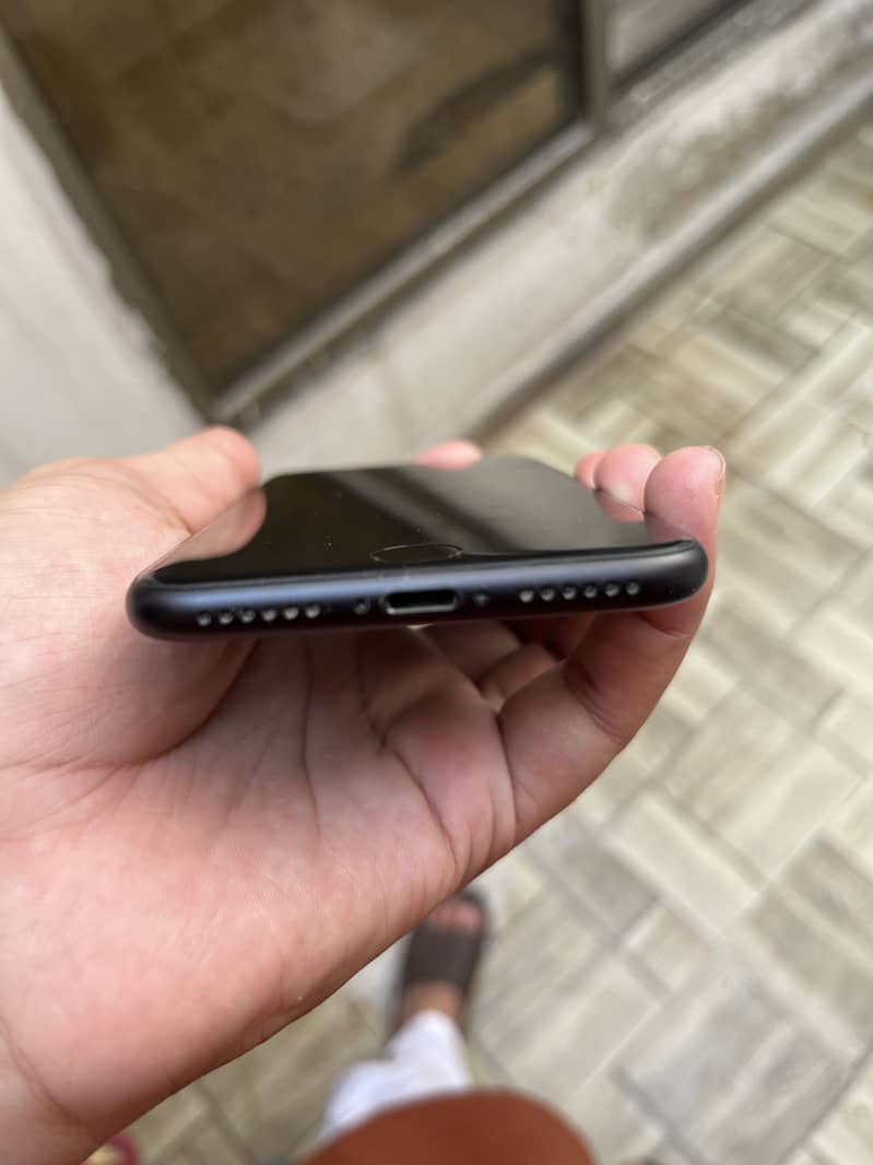 Apple iPhone 7 1