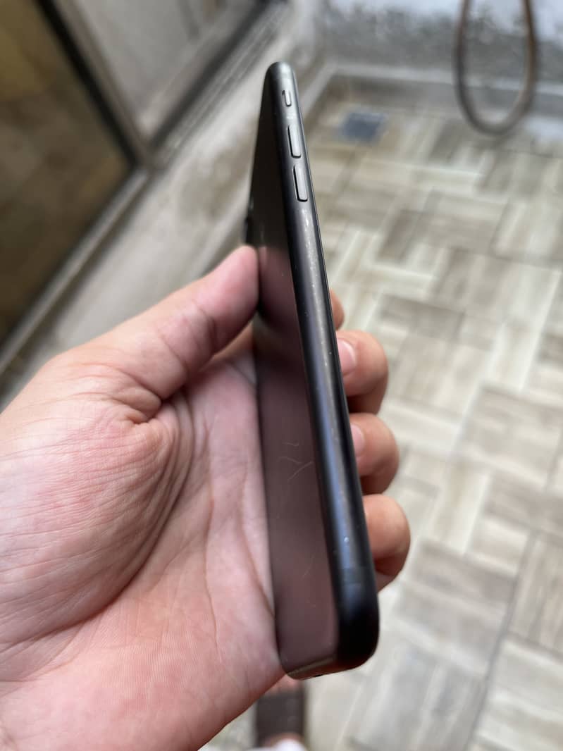 Apple iPhone 7 3