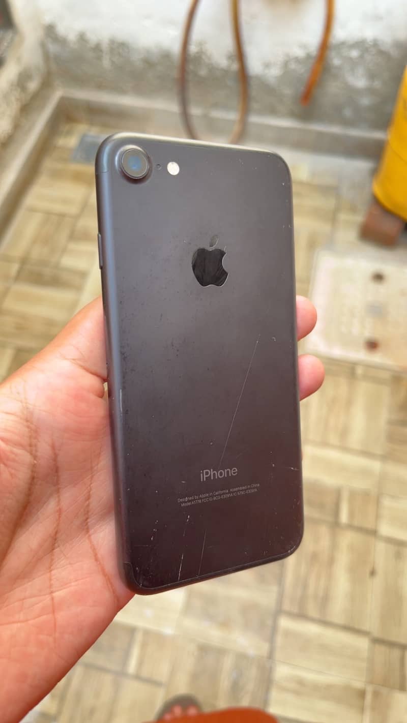 Apple iPhone 7 7