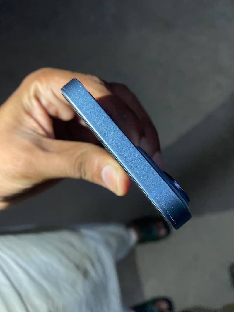 Apple iPhone 14 3