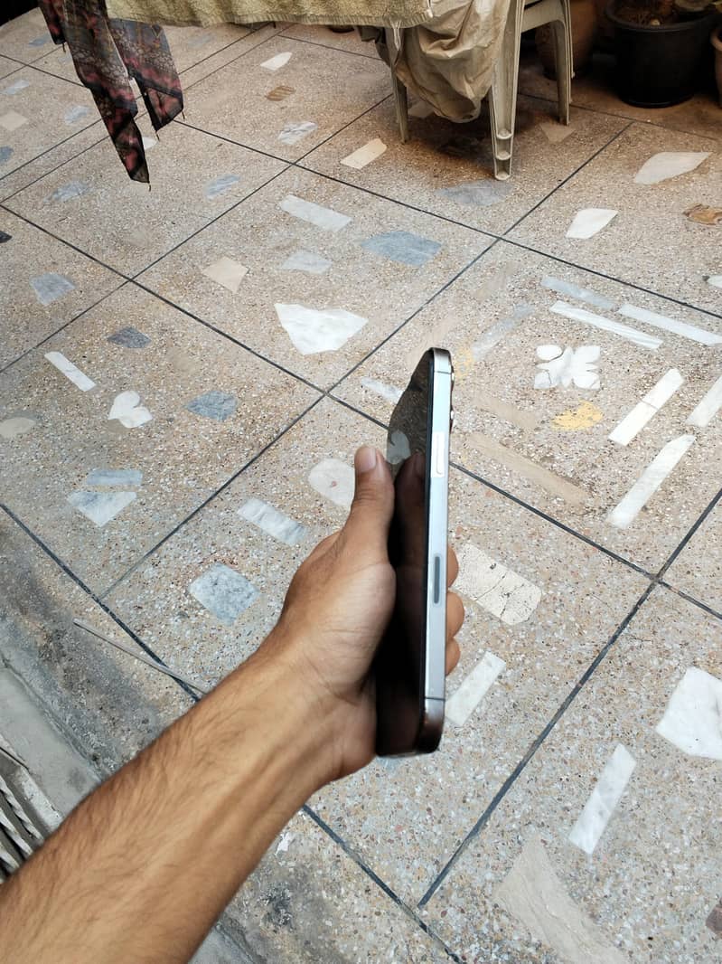 Apple iPhone 13 Pro Max 2