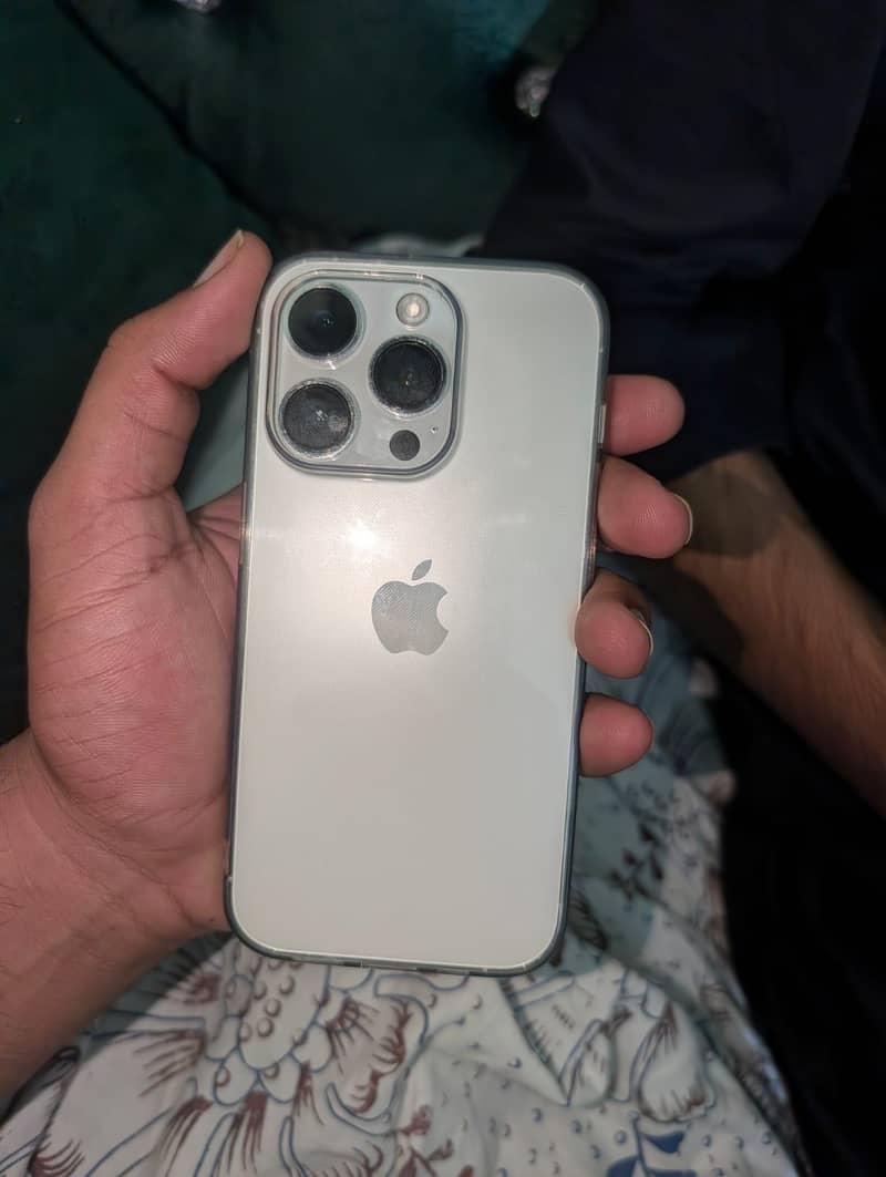 Apple iPhone 14 Pro 1